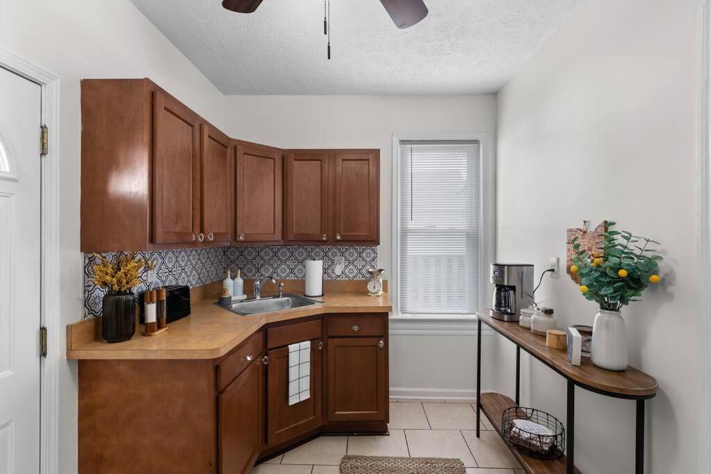Charming Retreat In Cleveland 빌라 외부 사진