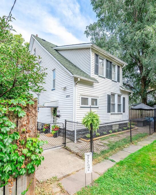 Charming Retreat In Cleveland 빌라 외부 사진