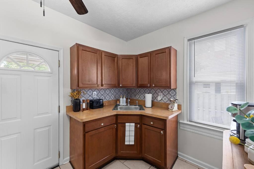 Charming Retreat In Cleveland 빌라 외부 사진